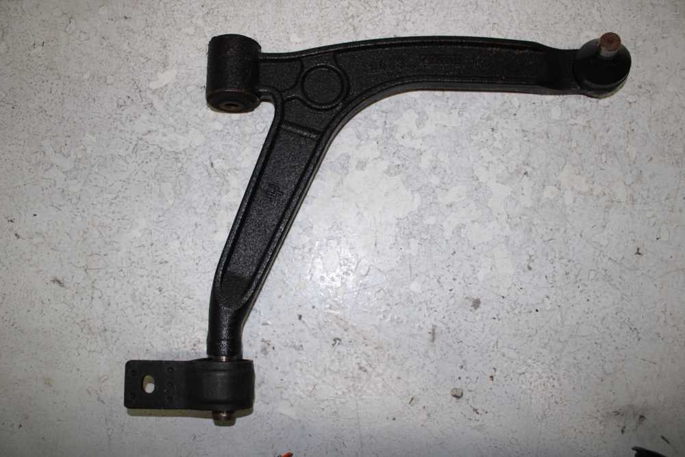 TRIANGLE AVANT DROIT CITROEN BERLINGO / PICASSO / XSARA / PEUGEOT PARTNER - Vue 1